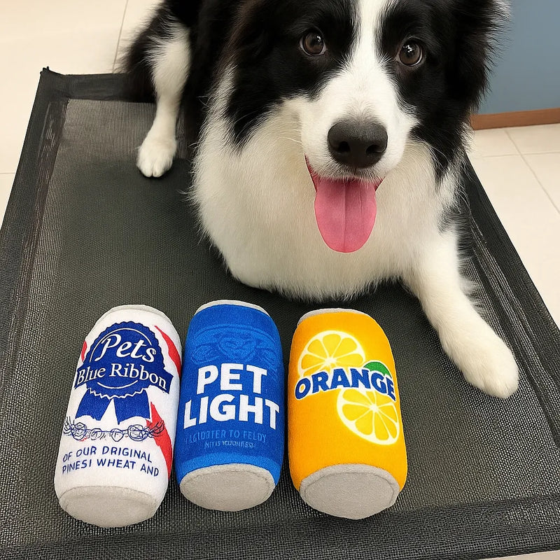 Cane felice con tre peluche a forma di lattina, giochi colorati e divertenti per animali domestici