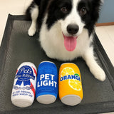 Cane felice con tre peluche a forma di lattina, giochi colorati e divertenti per animali domestici 