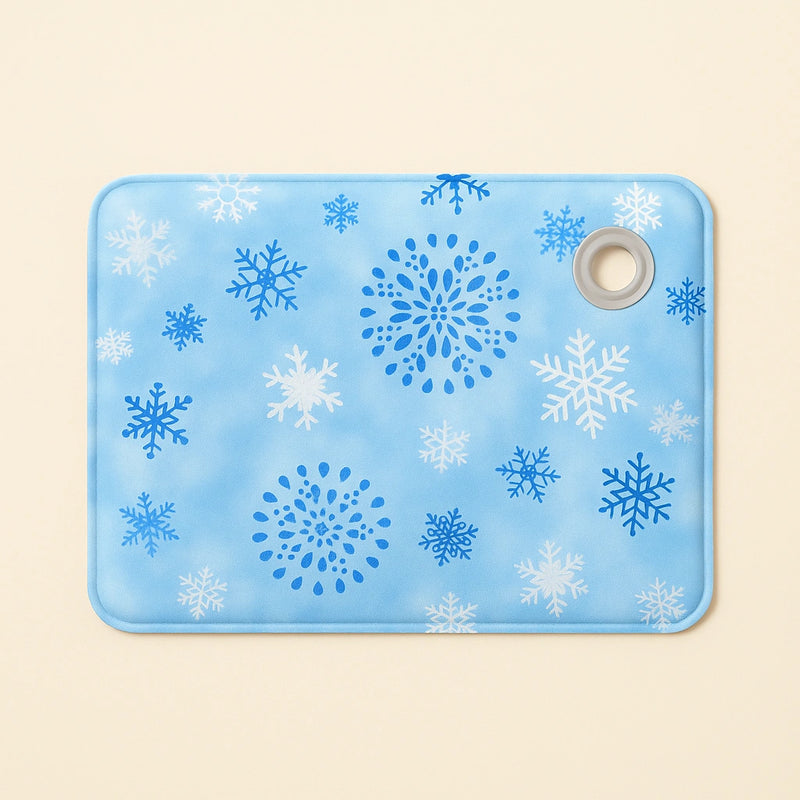 Tappetino refrigerante azzurro con fiocchi di neve blu e foro rinforzato, ideale per animali d’estate